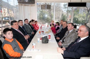 Engin Canbaz �grencilerle Yemekte Bulustu