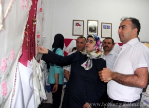 Halk Egitim Yil Sonu Sergisini A�ti